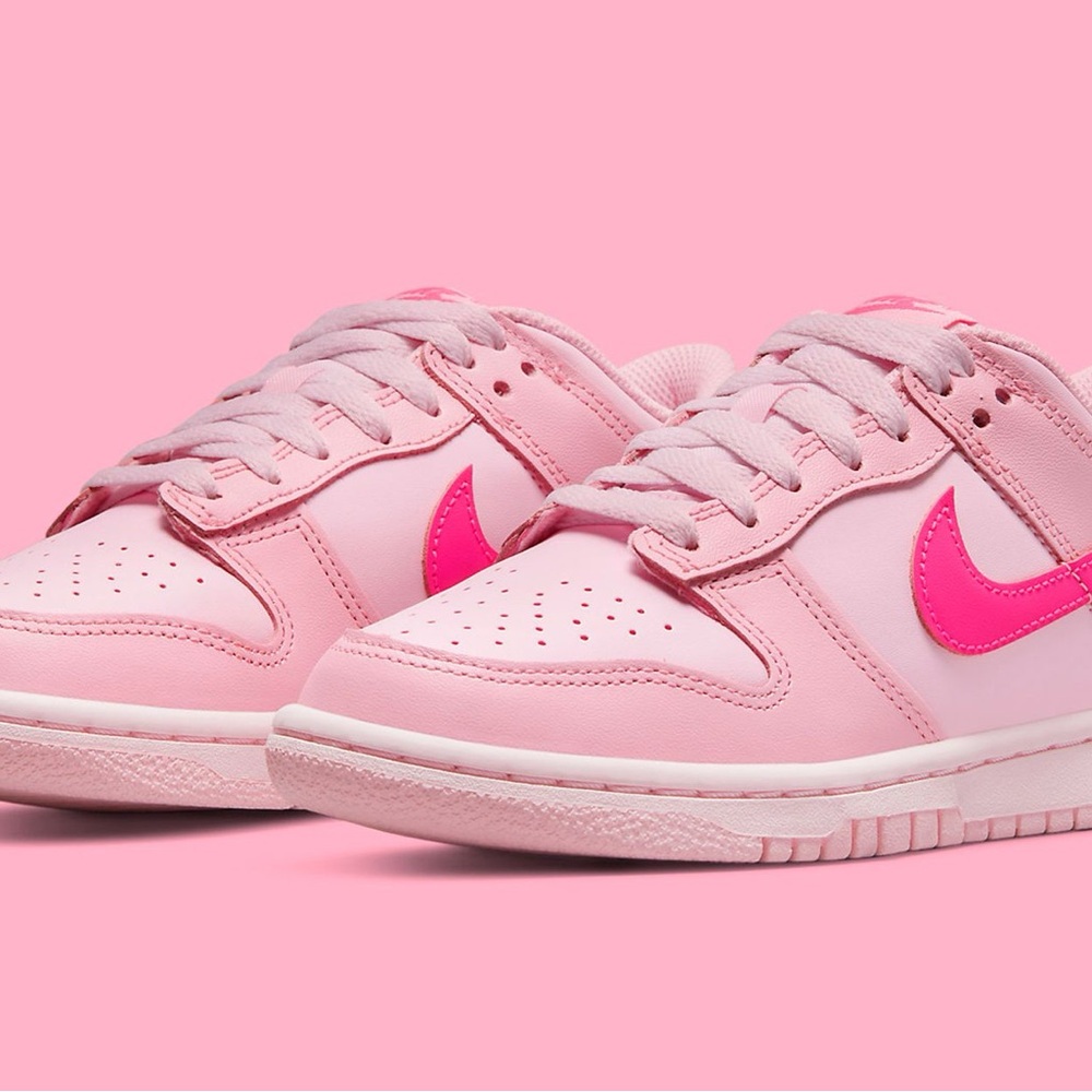 Nike Dunk Triple Pink